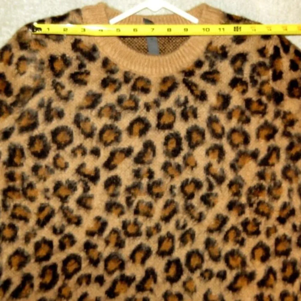 Francesca's Alya Animal Print Fuzzy Crewneck Pullover Sweater Size Small EUC